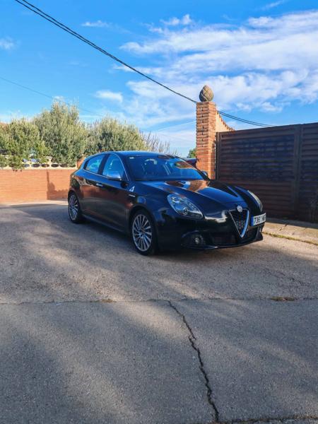 Alfa Romeo Giulietta Quadrifoglio Verde (2011)