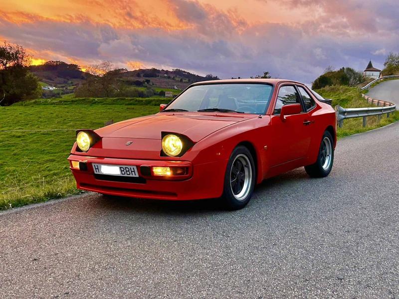 Porsche 944 (1982)