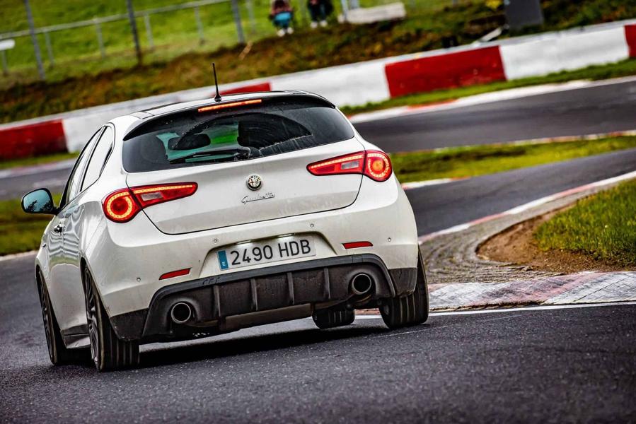 Alfa Romeo Giulietta Quadrifoglio verde (2011)