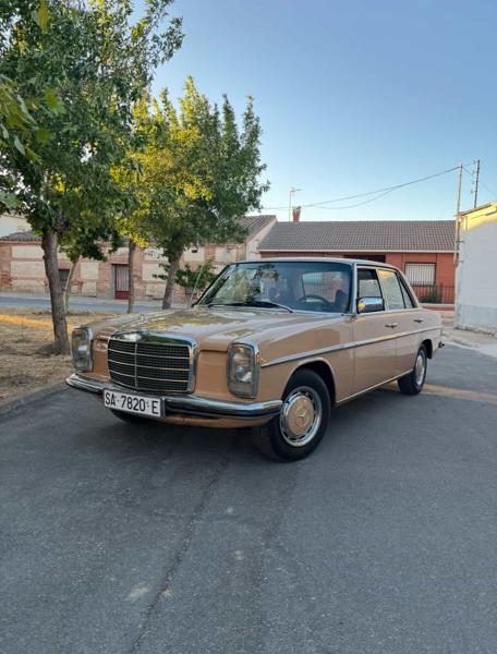 Mercedes-Benz W115 240d (1976)