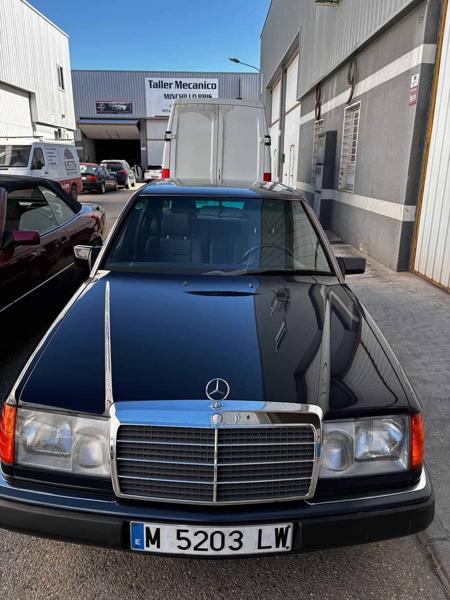 Mercedes-Benz 300E24 (1991)