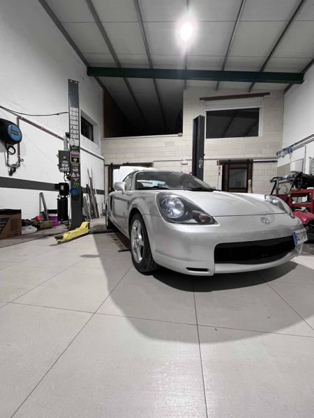 Toyota MR2 Spyder (2003)