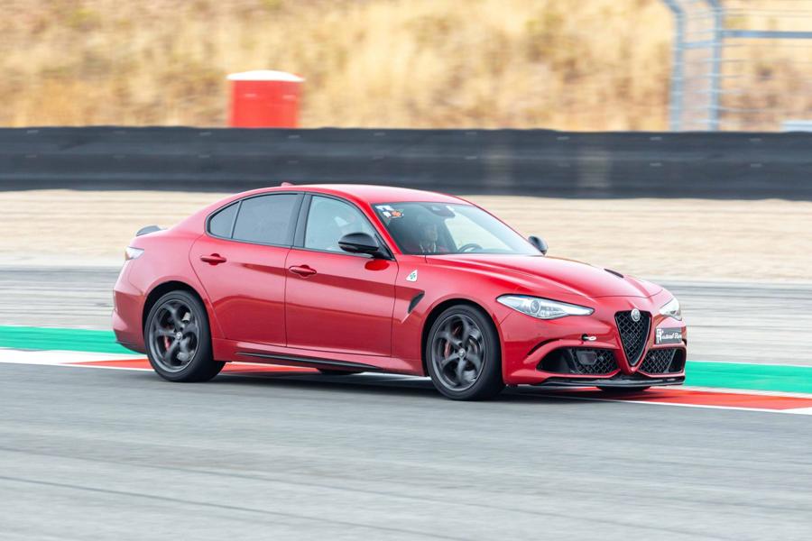 Alfa Romeo Giulia Quadrifoglio (2022)