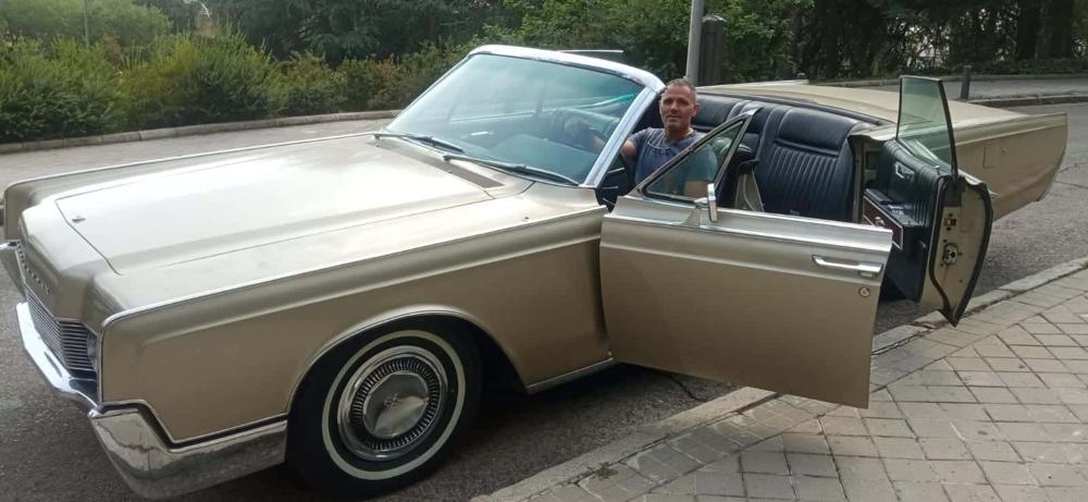 Lincoln Continental convertible (1967)