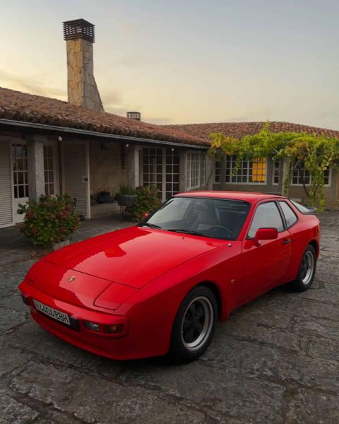 Porsche 944 (1982)