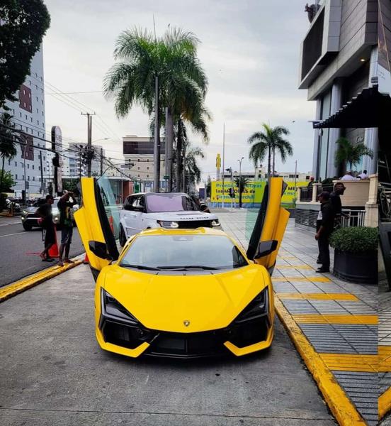 Lamborghini REVUELTO (2025)